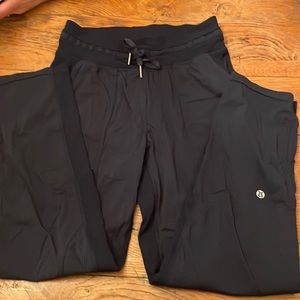 Lululemon navy dance studio mid rise crop